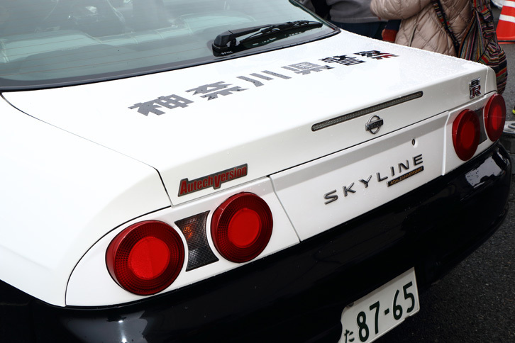 パトロールカーながら、リアにはベース車同様にオーテックバージョンのステッカーが装着されている。