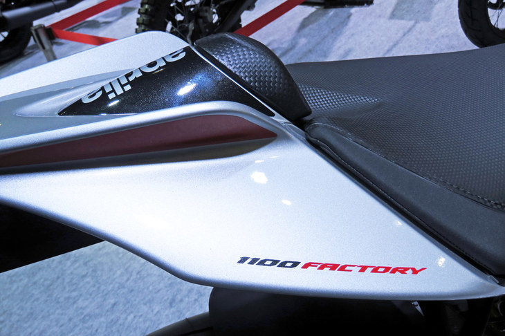 アプリリア・トゥオーノV4 1100ファクトリー