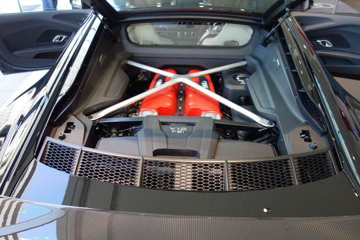 ベースとなったのは「アウディR8 V10プラス 5.2 FSIクワトロ」。パワーユニットに変更はなく、5.2リッターV10エンジンは最高出力610psと最大トルク57.1kgmを発生する。