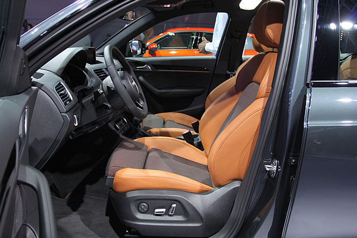 アウディQ3（インテリア）