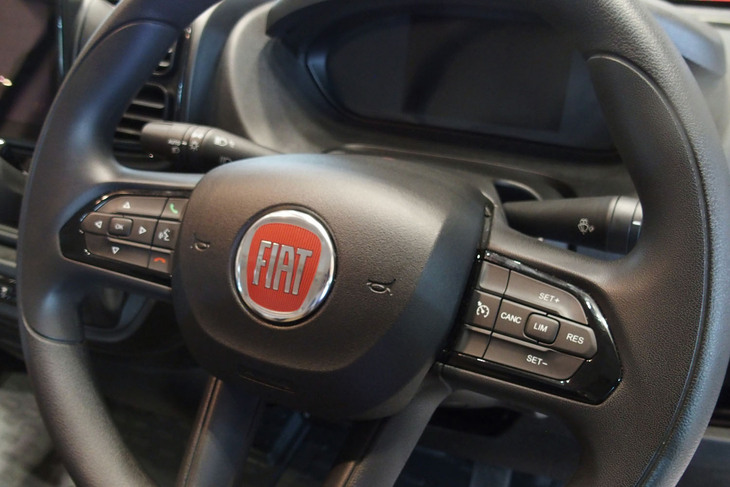 フィアット プロフェッショナル・デュカト（ステアリングホイール）