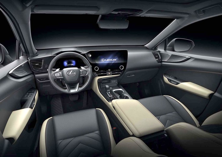 「イノベーティブな機能や技術をシンプルな意匠でデザインした」とアピールされる新型「NX」のインテリア。