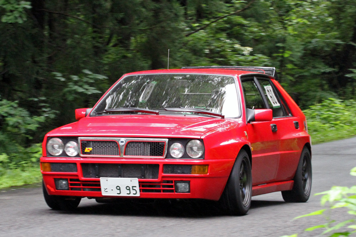 1992年「ランチア・デルタHFインテグラーレ エボリューションI」。クラスD（2001cc～）で優勝。