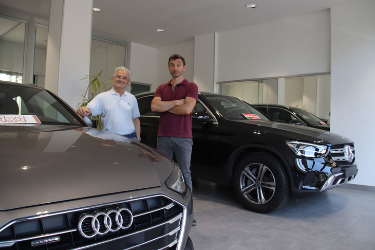 27年間、家族でこの並行輸入車店を支えてきた。