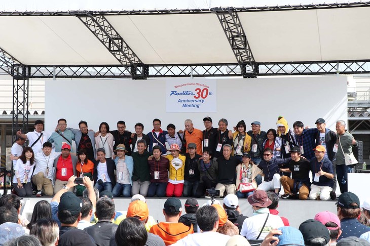 会場での歴代の限定車展示に協力したオーナーたちが登壇し、それぞれの愛車について紹介。あるオーナーは、20周年にも記念展示に参加したが、今回に備え、少しずつ愛車のリフレッシュ作業を続け、ノーマルの状態に戻したという。まさにロードスター愛が感じられたエピソードだ。