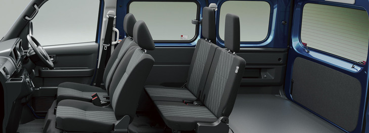 「e-アトレーRS」のインテリア。