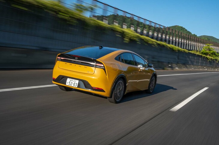 駆動用リチウムイオンバッテリーの容量は先代モデル比で1.5倍以上となる13.6kWh。EV走行換算距離は87km。