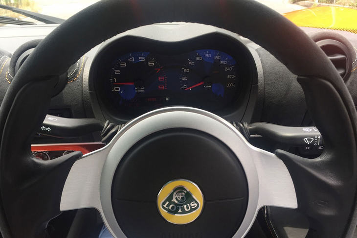 ステアリングの手応えはダイレクトそのもの！