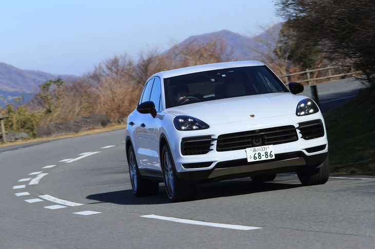 「5人のためのスポーツカー」とアピールされる新型「カイエン」。同モデルとしては初の後輪操舵システムも用意されている。