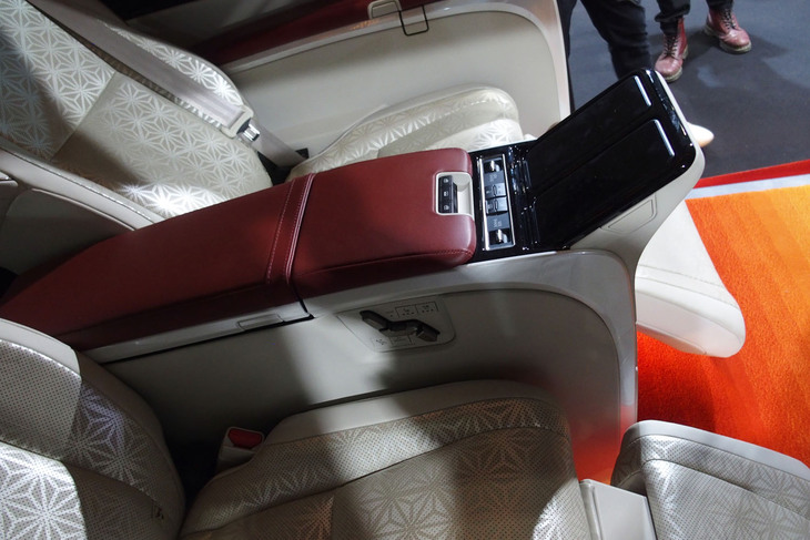 レクサスLM（TOM’S）