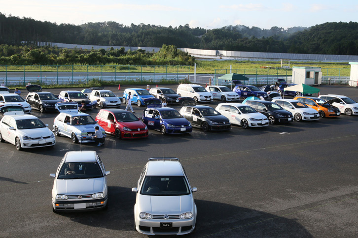 サーキット走行は「G」「T」「I-1」「I-2」の4クラスが設けられ、クラスごとに駐車エリアが分けられた。こちらはエキスパート向けの「G」クラスで、中にはチューンドカーも。