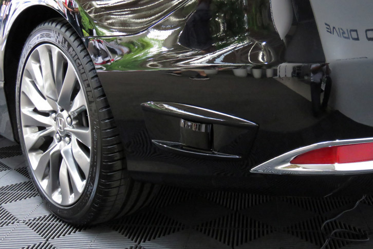 センサーは高精度のカメラやミリ波レーダー、「LiDAR（ライダー）」と呼ばれる高精度のレーザーレーダーなどで構成される。