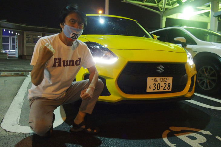 真の国民車を（勝手に）決めるべく、あらためて夜の首都高で「スズキ・スイフトスポーツ」に試乗。ライバルとして立ちはだかるのは、ヨーロッパ・カー・オブ・ザ・イヤー2021に選ばれた「トヨタ・ヤリス」である。