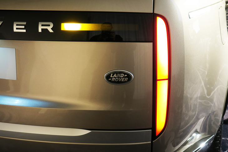 ランドローバー・レンジローバー オートバイオグラフィーD300（リアコンビランプ）