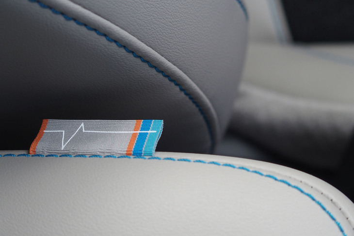 ホンダ・ヴェゼルe：HEV Z PLaYパッケージ（センターコンソールボックス）