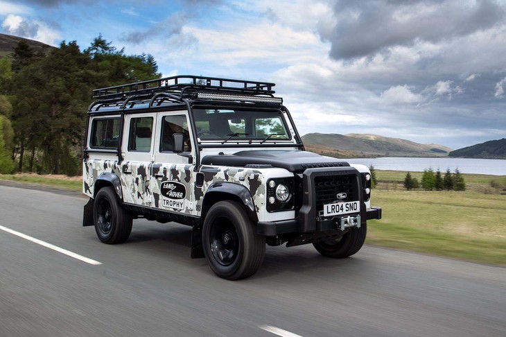 ランドローバー・ディフェンダー ワークスV8 トロフィーII
