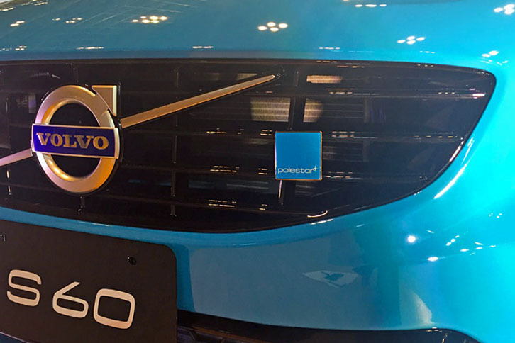 「S60ポールスター」のフロントグリル。「polestar」のエンブレムが装着される。