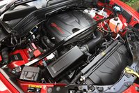 エンジンは排気バルブを油圧で駆動する“マルチエア”2リッター直4 SOHCターボ。最高出力280ps、最大トルク400Nmを発生する。