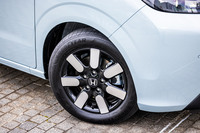 「フリード エアーEX」には、7本スポークデザインの15インチアルミホイールが標準で装備される。今回の試乗車は、185/65R15サイズの「グッドイヤー・エフィシェントグリップ パフォーマンス2」タイヤを組み合わせていた。