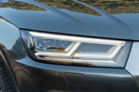 ダイナミックターンインジケーターを備えたマトリクスLEDヘッドライトを採用。