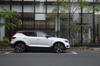 「XC40」は、上級車種にあたるボルボのSUV「XC60」に比べて全長は265mm短いものの、全幅は25mm狭いにすぎない。