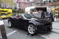 走行中でも時速30マイル（約48km/h）までであればソフトトップの開閉が行える、オープントップモデル「カマロ コンバーチブル」。