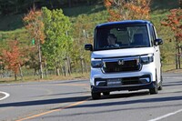 無限では、2023年10月5日の3代目「ホンダN-BOX」発売と同時に、同車向けの用品を設定。空力パーツやデカール、インテリアパーツ、ユーティリティーアイテムと、さまざまな商品を取りそろえている。