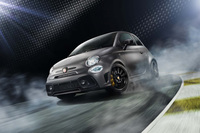 マットグレーの外装色でレーシーに仕立てた特別仕様車「アバルト595モメント」登場