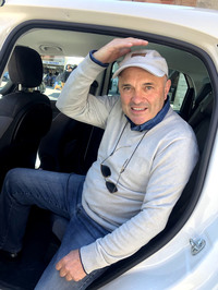 「『500L』同様、『ジャパンタクシー』は室内高、座面とも高いのがいいね」とアントニオさん。