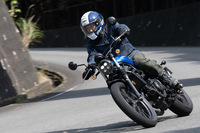 ハンドリングに関しては、キャスター角27°、トレール量108mmの設定によって、ニュートラルで軽快な特性を追求。38°のハンドル切れ角により、市街地や狭い場所での取り回しにも配慮している。