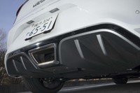 リアには大仰なフィンを4本備えたディフューザーが備わる。