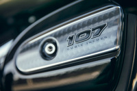 「107」（1745cc）と「114」（1868cc）の2種類の排気量が用意される「ミルウォーキーエイト」。「ロードキングスペシャル」に設定されるのは107のみとなっている。