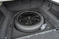 フルサイズのスペアタイヤは無償で選べるオプション。