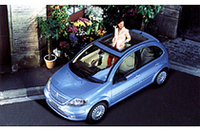 シトロエン「C3」にスカイルーフ仕様を追加