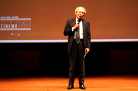 素敵なエピソードを披露したドメニコ・ジョルジ駐日イタリア大使。普段は「マセラティ・クアトロポルテ」にお乗りだというが、アルファ・ロメオへの情熱は忘れていない。