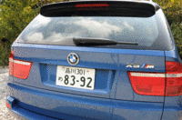 テールゲートは電動で開閉する。（写真をクリックするとシートが倒れるさまが見られます）