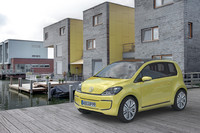 2013年に発売予定の電気自動車「E-Up!」。