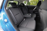 リアシートは、6：4の分割可倒式。