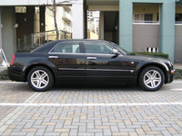 ホイールベースは3m超、全長5mオーバーの堂々たる巨体。