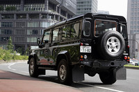 現在「110」のロングモデルは、貨物登録のみのため「100」ナンバーで5人乗り。乗用車登録は7人乗りとなる。ショート版は4人乗り。