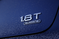 「A3セダン」には3種類のエンジンが用意されているが、「クワトロ」フルタイム4WDシステムが用意されるのは「1.8 TFSI」のみ。