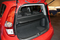 リアシートは6：4の分割可到式。なお、リアシート中央のシートベルトは3点式が用意される。