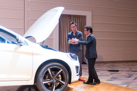 エンジンルームを見せていたのは、このチームだけだった。
    