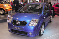 
	【写真上】「C-エアドリーム」
	【写真下】「C3」とプラットフォームを共有するシトロエン「C2」。「サクソ」の後継車となる。日本に導入されるのは、1.4リッターと1.6リッターの2モデル。いずれも、2ペダル5段MT「センソドライブ」仕様となる。
	 