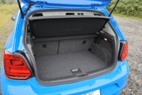 ラゲッジルームの容量は5人乗車時で280リッター。最大952リッターまで拡大できる。（写真をクリックすると荷室のアレンジが見られます）
    