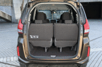 「フリード」の荷室。（写真をクリックすると、シート格納の様子が見られます）