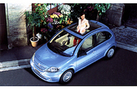 シトロエン「C3」にスカイルーフ仕様を追加の画像