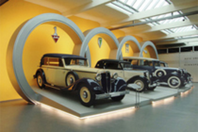 アウディ本社のミュージアムに展示された、「アウディ」「DKW」「ホルヒ」「ヴァンダラー」の各モデル。アウトウニオン設立当時（1932年）のクルマたちだ。
