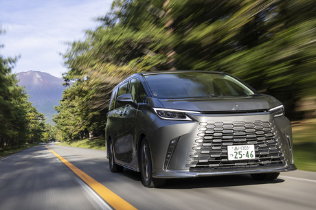 レクサスの高級ミニバン「LM」が2代目への代替わりから2年を待たずしてマイナーチェンジを敢行。メニューの...