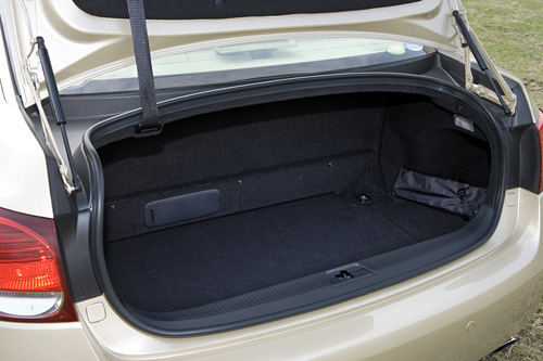 レクサスGS450h“version L”（FR/CVT）【試乗速報】 日本の高級車の道